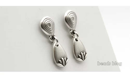 Brincos com Pendente Flor Lótus
