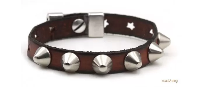 Pulseiras Estreitas com Tachas